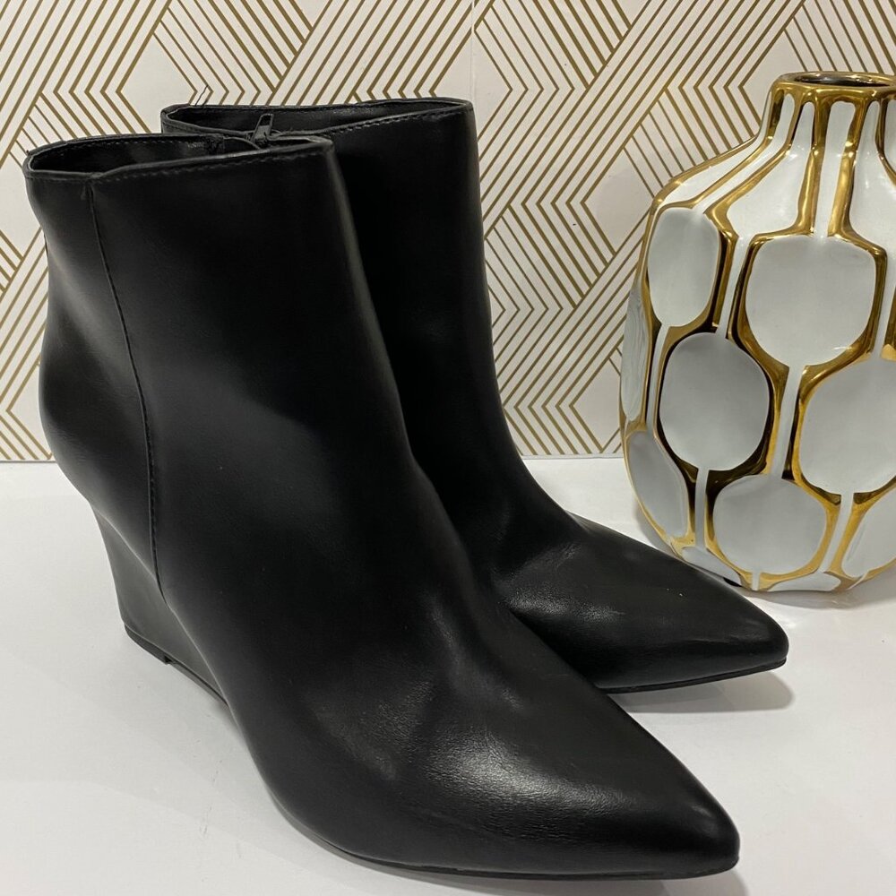 Rachel Zoe Black Pointed Toe Wedge Heel Ankle Boots Side Zipper Closure size 8.5